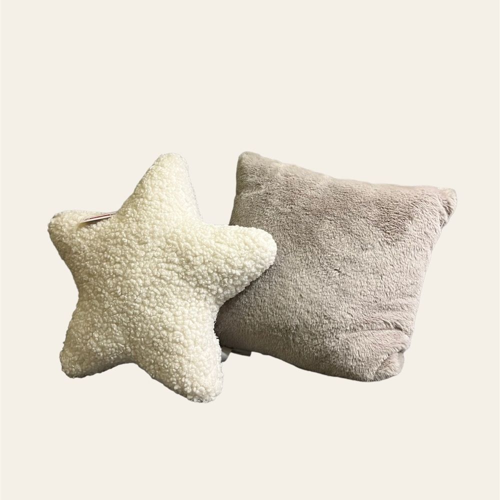 NEW Set of 2 Decorative Faux Fur Pillows